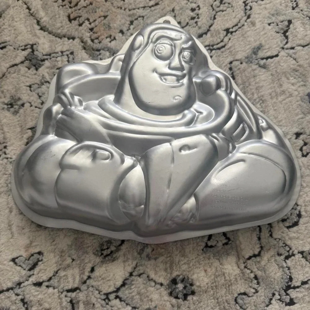 Buzz Lightyear cake pan #cake #disney Wilton